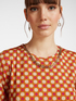 T-shirt stampata con collana image number 3
