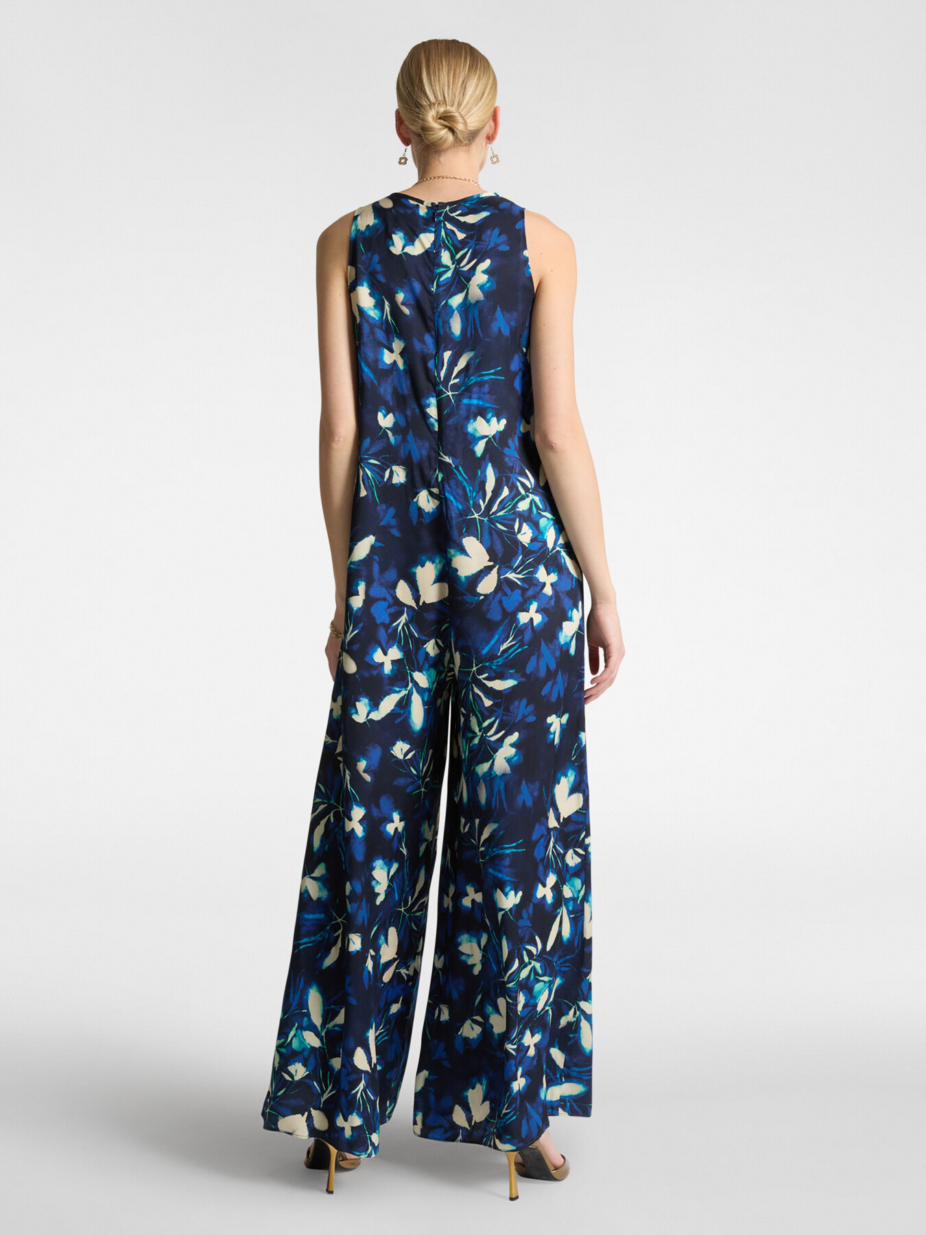 Completo elegante stampato con tuta e blusa image number 1