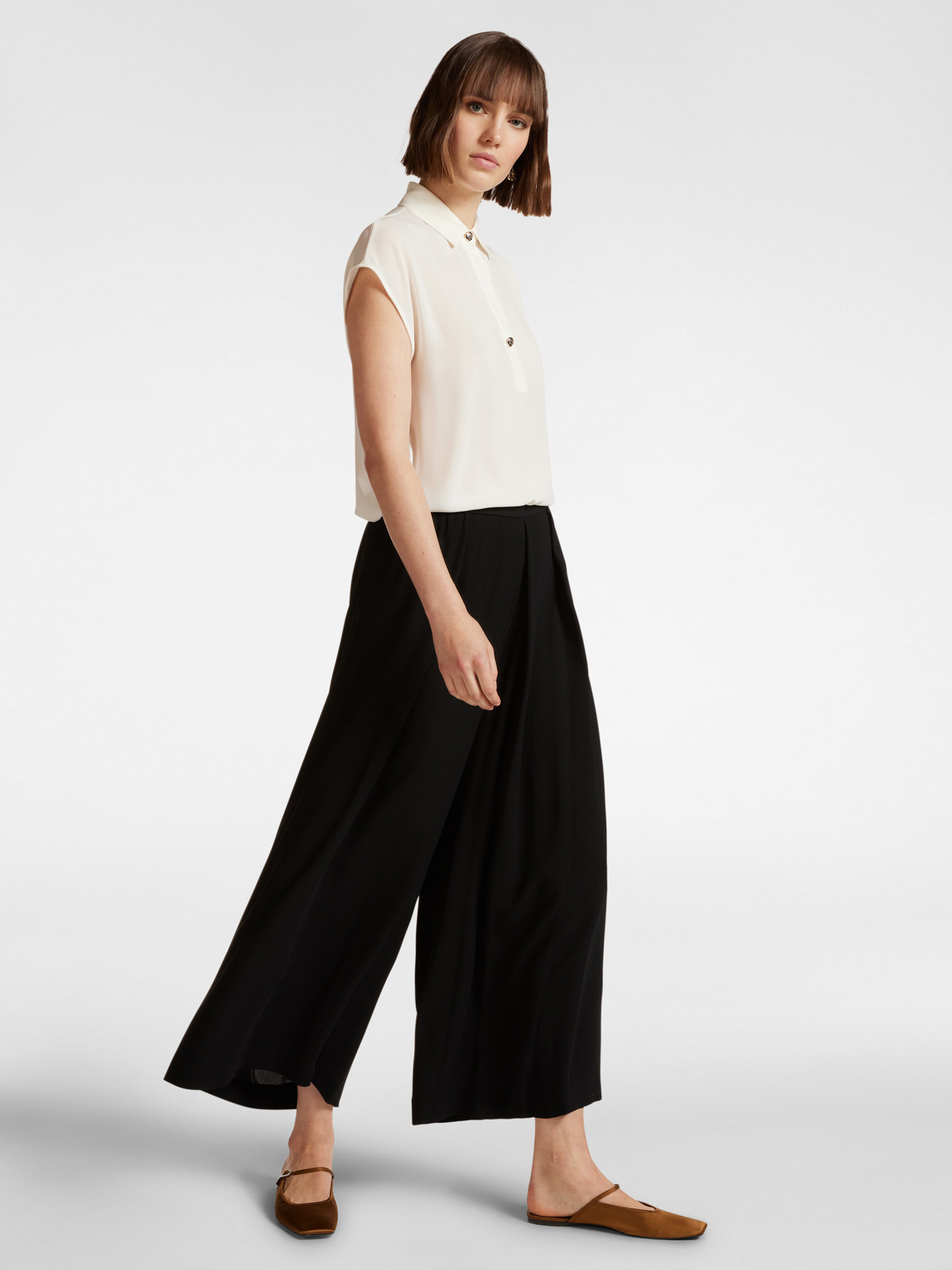 Pantaloni ampi con pieghe image number 0