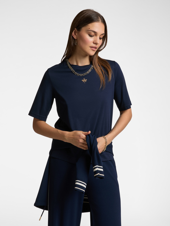 T-shirt con piccola libellula in strass