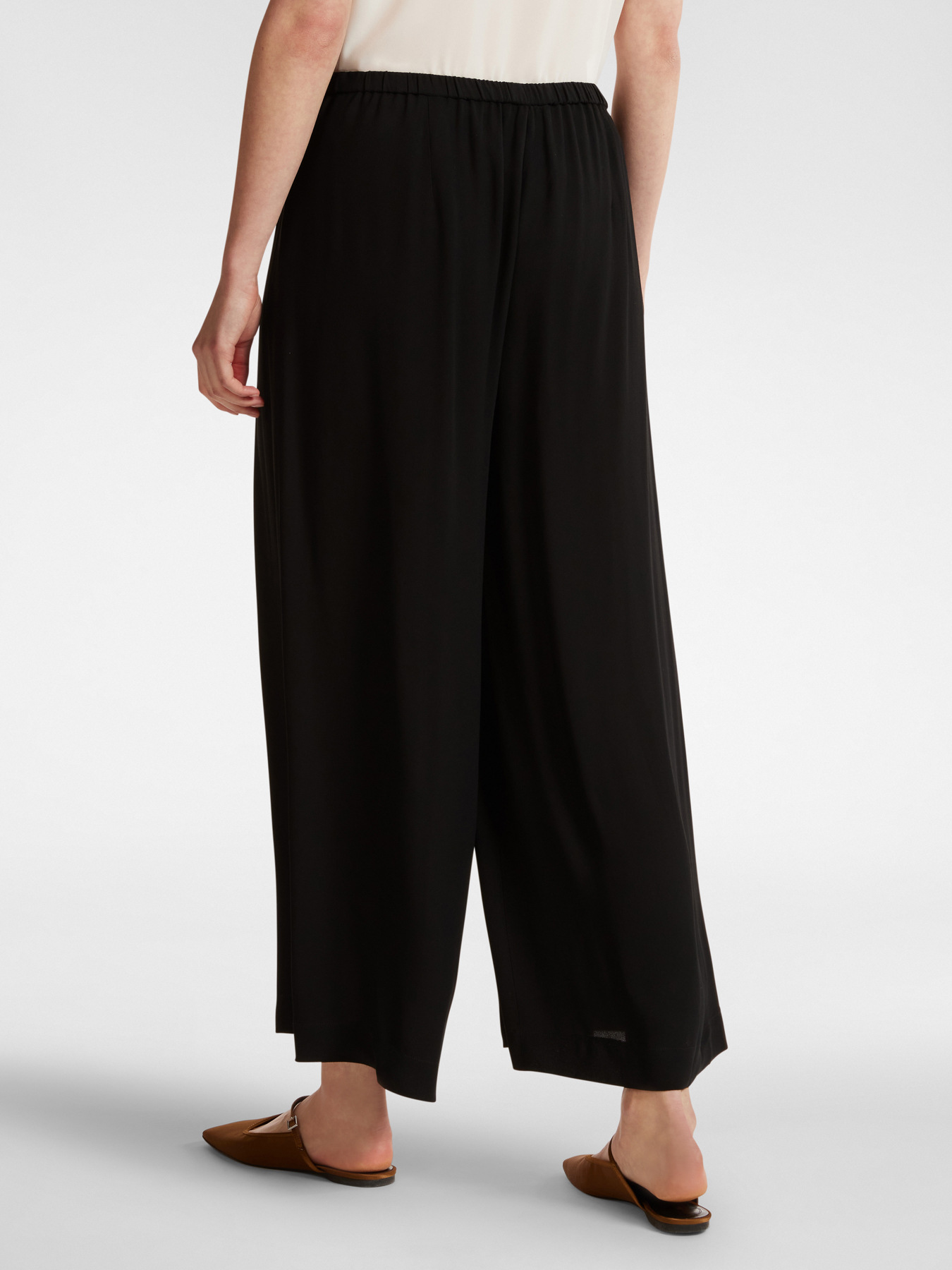 Pantaloni ampi con pieghe image number 1