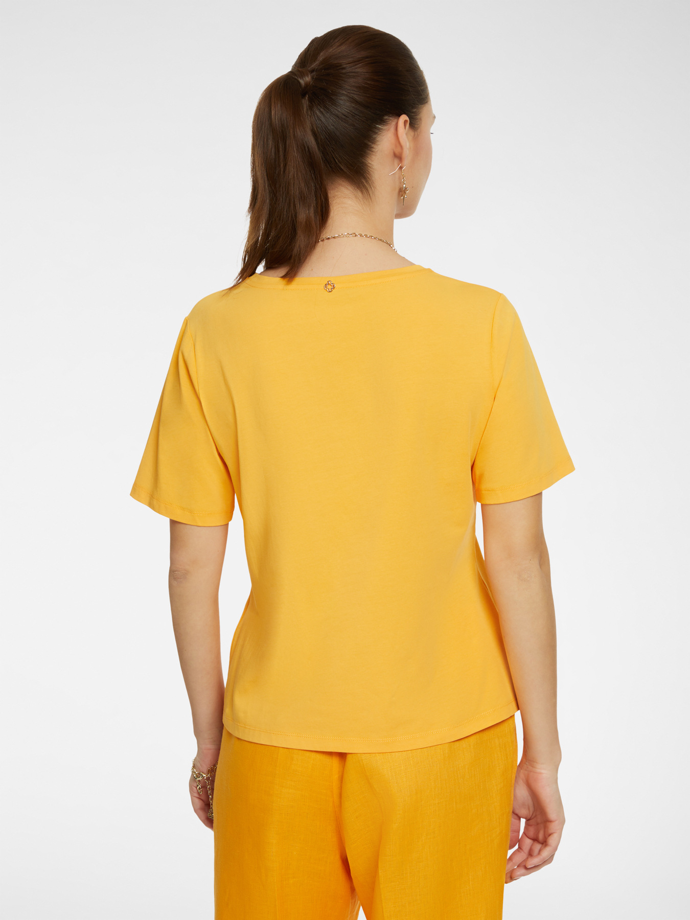 T-shirt con ricamo image number 1