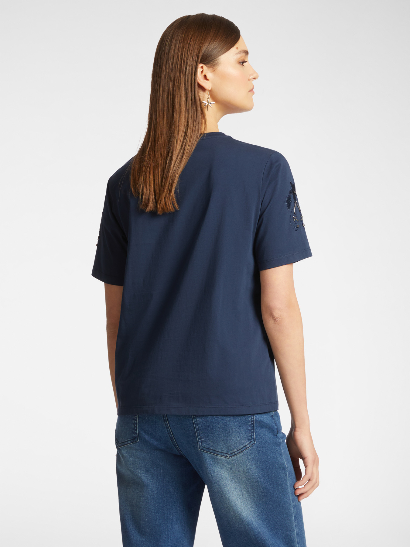 T-shirt ricamata image number 1