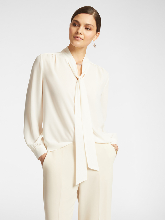 Blusa con fusciacca davanti
