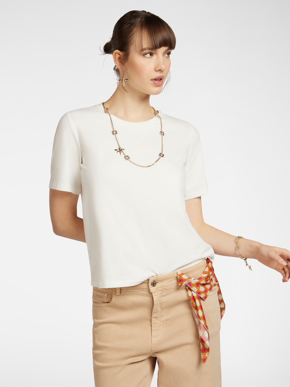 T-shirt con collana