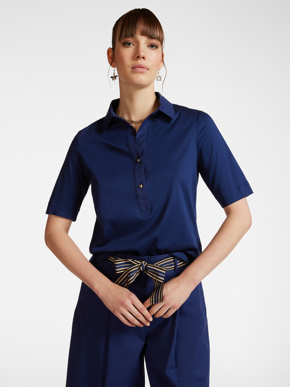 T-shirt con colletto e bottoni