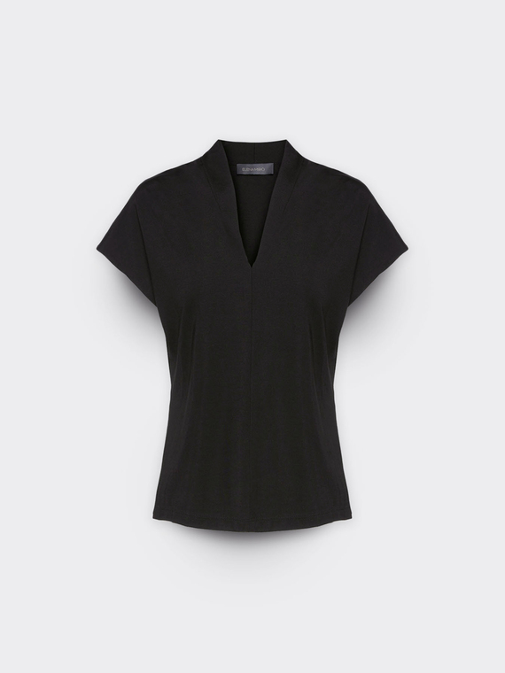 T-shirt con collo montante