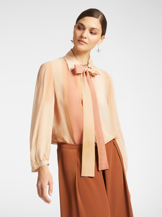 Blusa in raso di colore sfumato