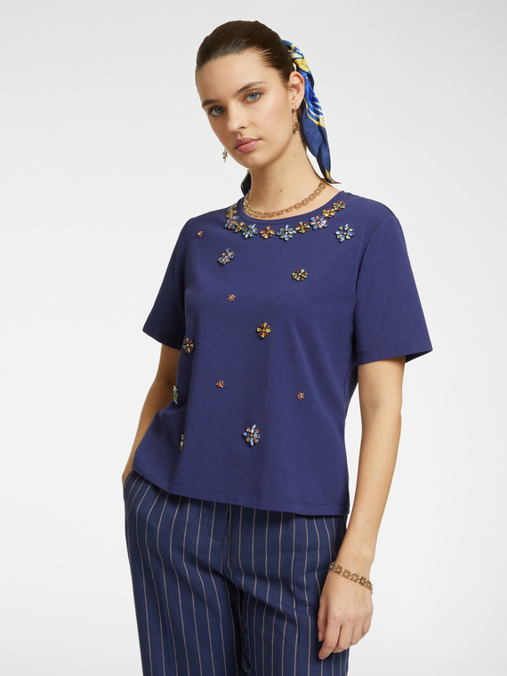 T-shirt con ricami floreali