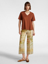 T-shirt con scollo a V image number 7