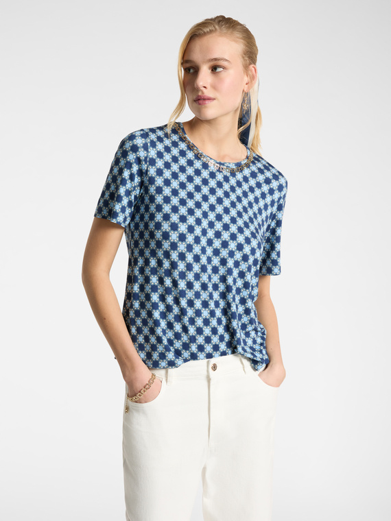 T-shirt Monogram con collana