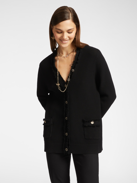 Cardigan lungo con frange e bottoni