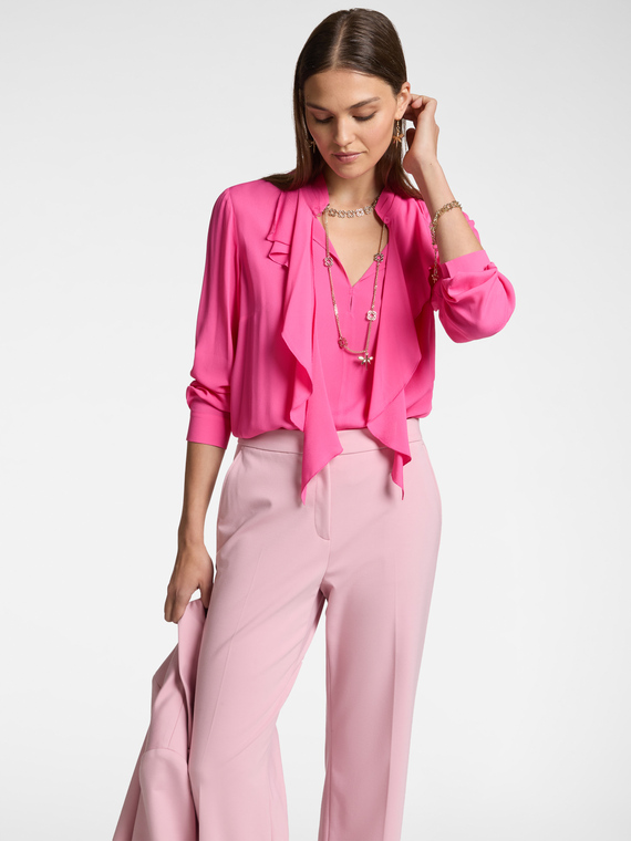 Blusa in Crêpe de Chine con volants davanti