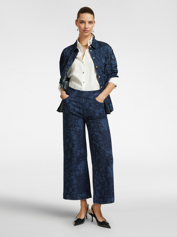 Jeans cropped dal disegno foliage