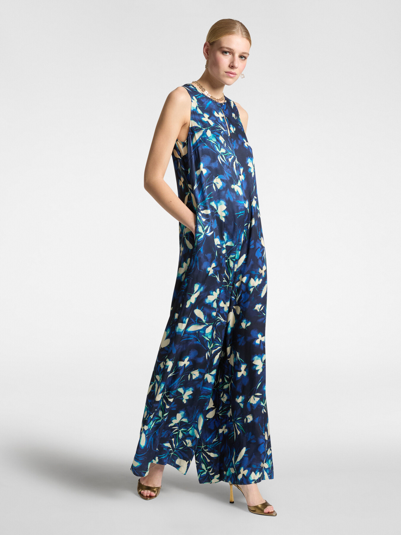 Completo elegante stampato con tuta e blusa image number 0