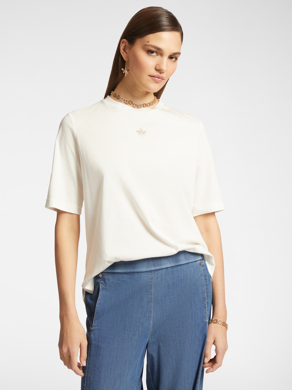 T-shirt con piccola libellula in strass