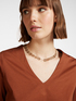 T-shirt con scollo a V image number 8