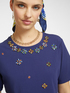 T-shirt con ricami floreali image number 3