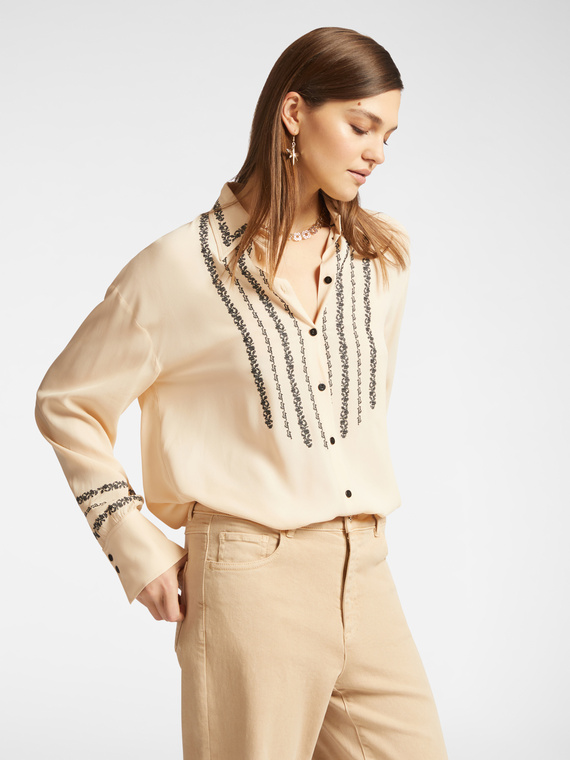 Camicia ricamata