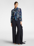 Blusa floreale con fusciacca al collo image number 2