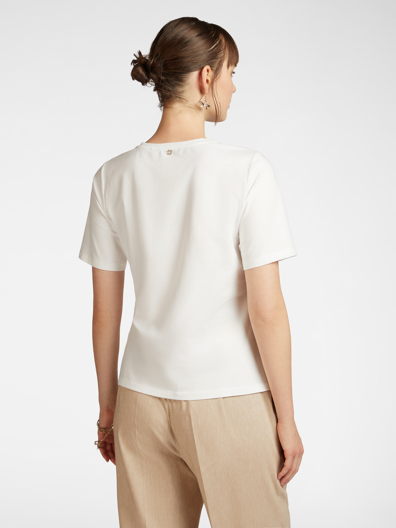 T-shirt con ricamo image number 1