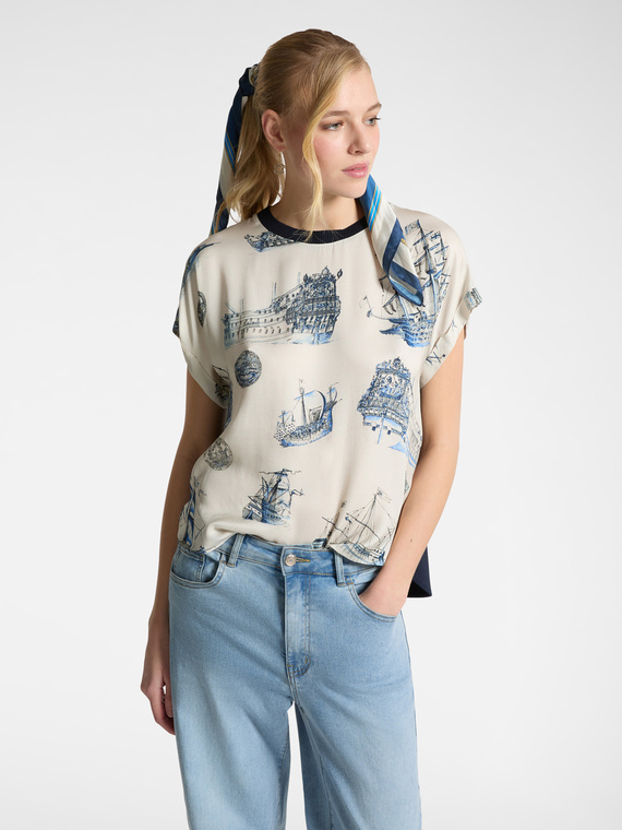 T-shirt con stampa veliero