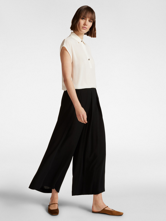 Pantaloni ampi con pieghe