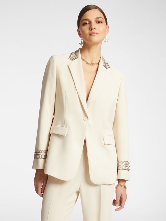 Blazer con ricami
