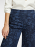 Jeans cropped dal disegno foliage image number 3