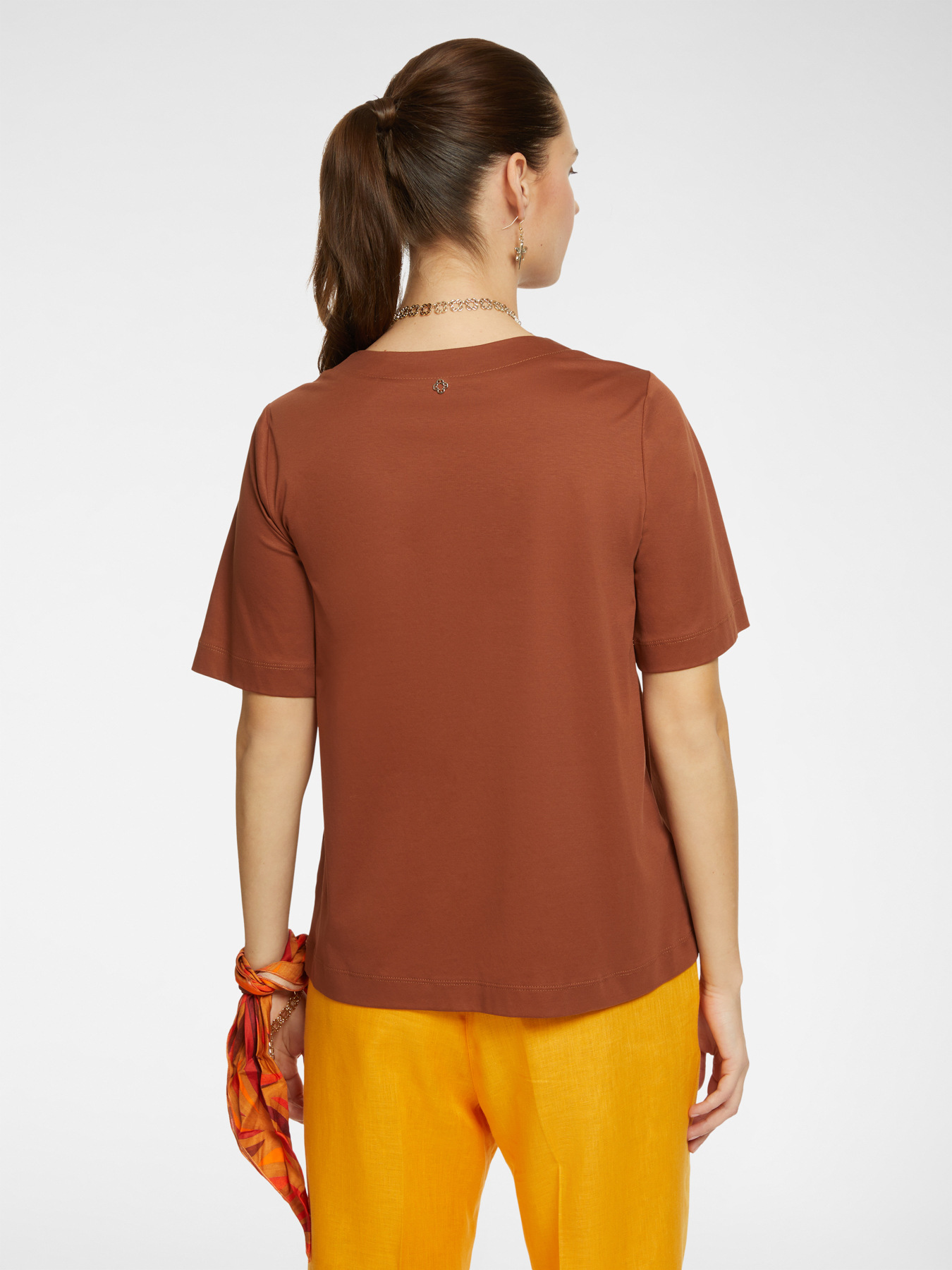 T-shirt con scollo a V image number 1