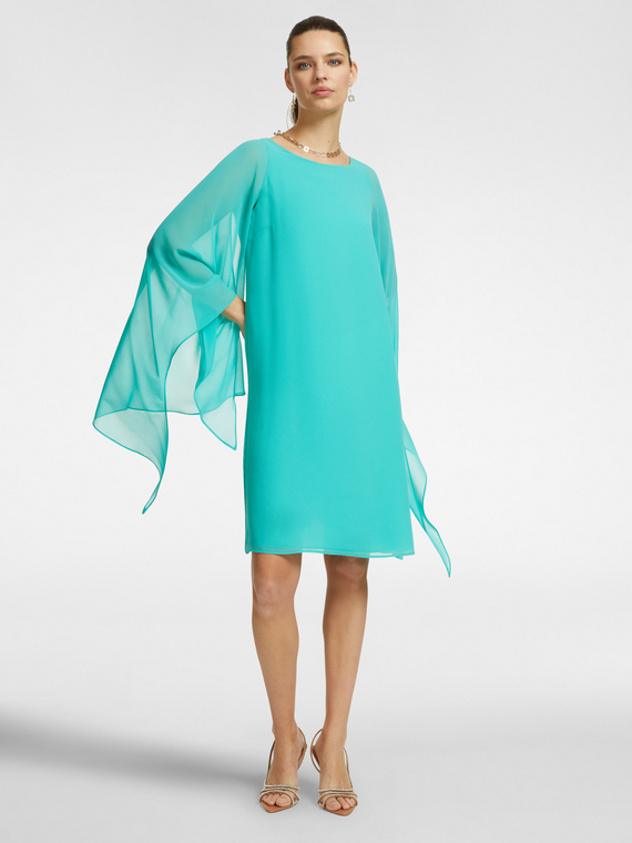 Abito elegante con mantella