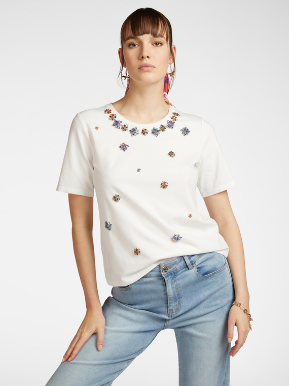 T-shirt con ricami floreali