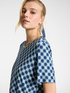 T-shirt Monogram con collana image number 3
