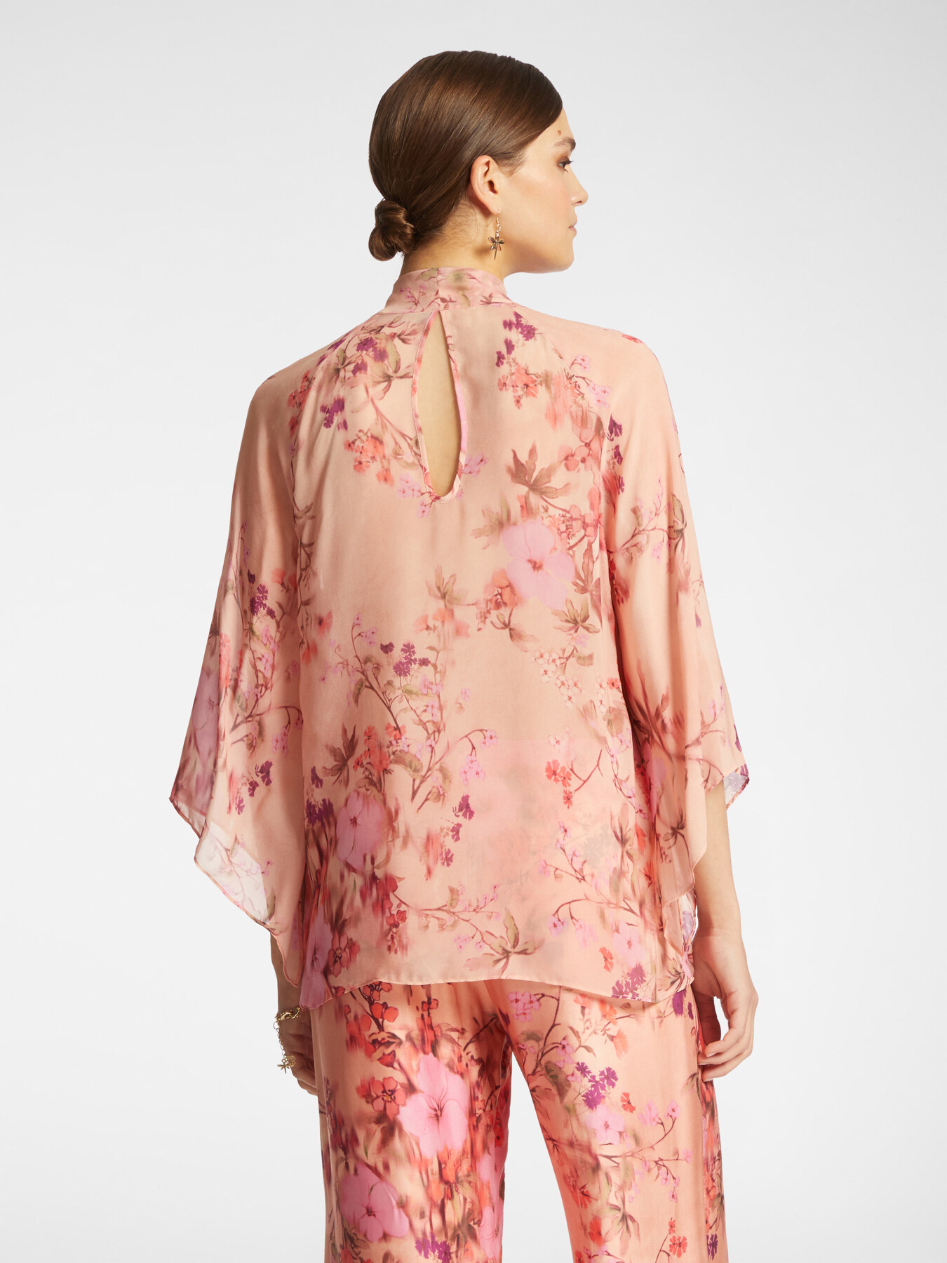 Blusa elegante floreale image number 1