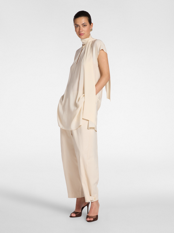 Barrel pants with bottom straps