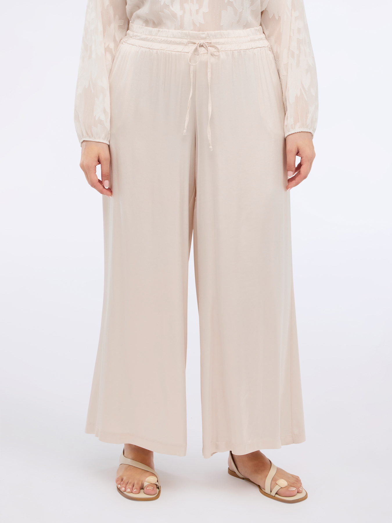 Pantalon jambe large en satin stretch image number 2