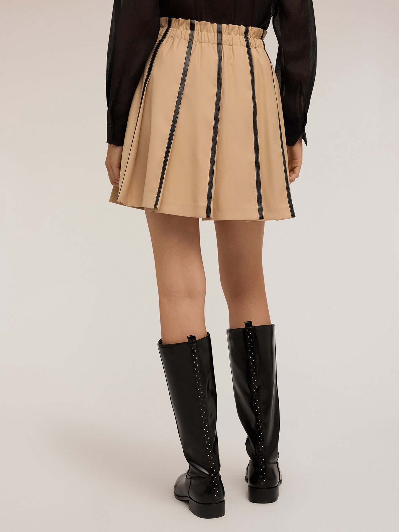 Pleated skirt with trimmings image number 1