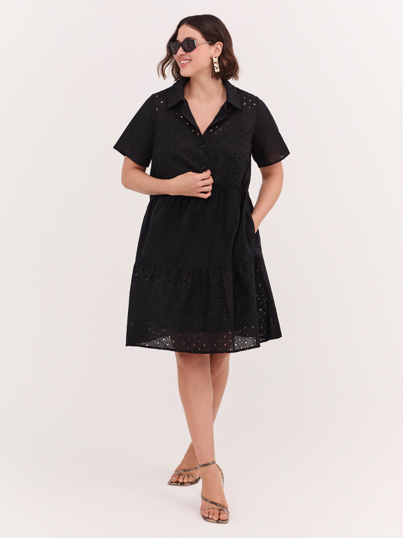 L&auml;cheln Sie das R&uuml;schenkleid in Sangallo image number 3
