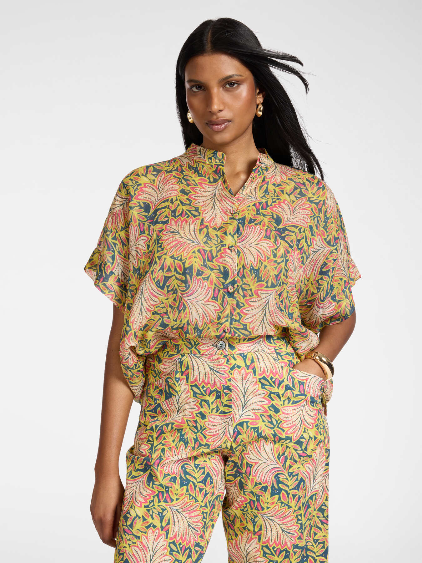 Camisa em rami estampado image number 0