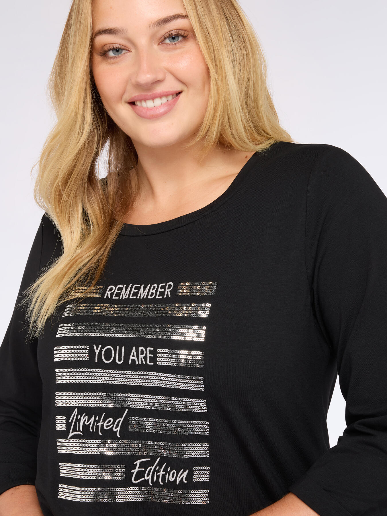 T-shirt avec inscription motivante paillet&eacute;e image number 3