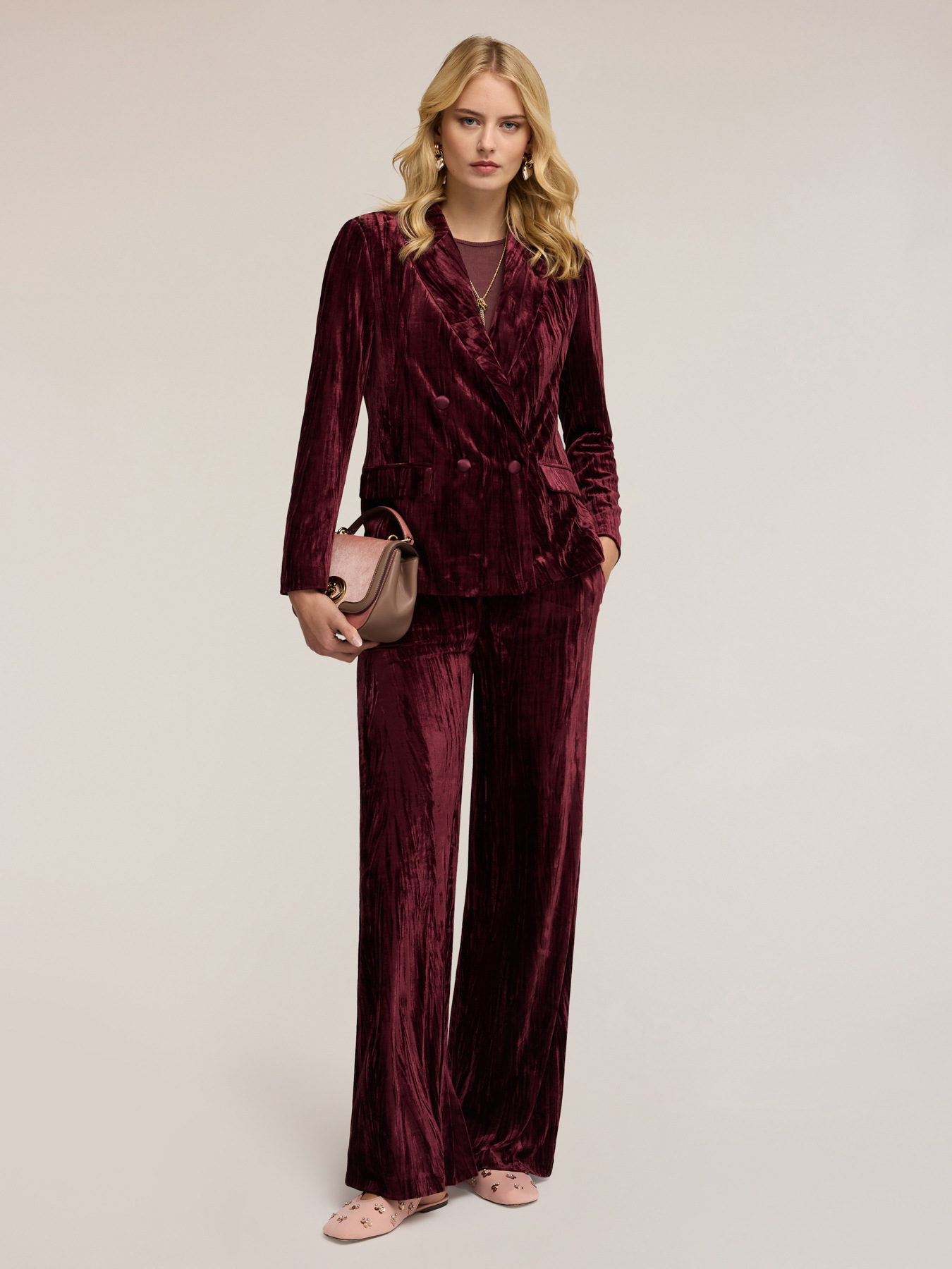 Double-breasted pleated velvet blazer image number 3