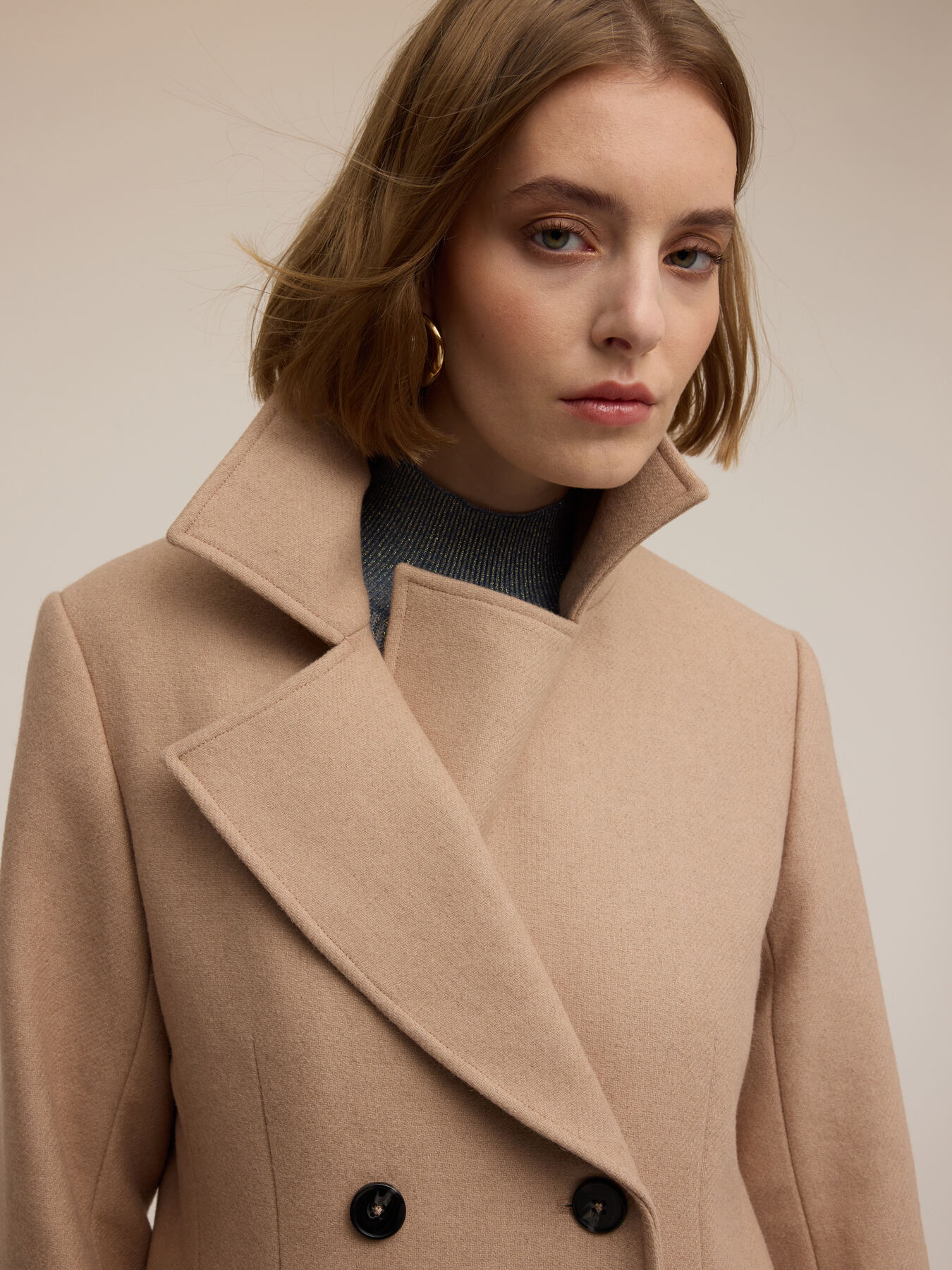 Double-breasted coat with scarf pattern image number 3