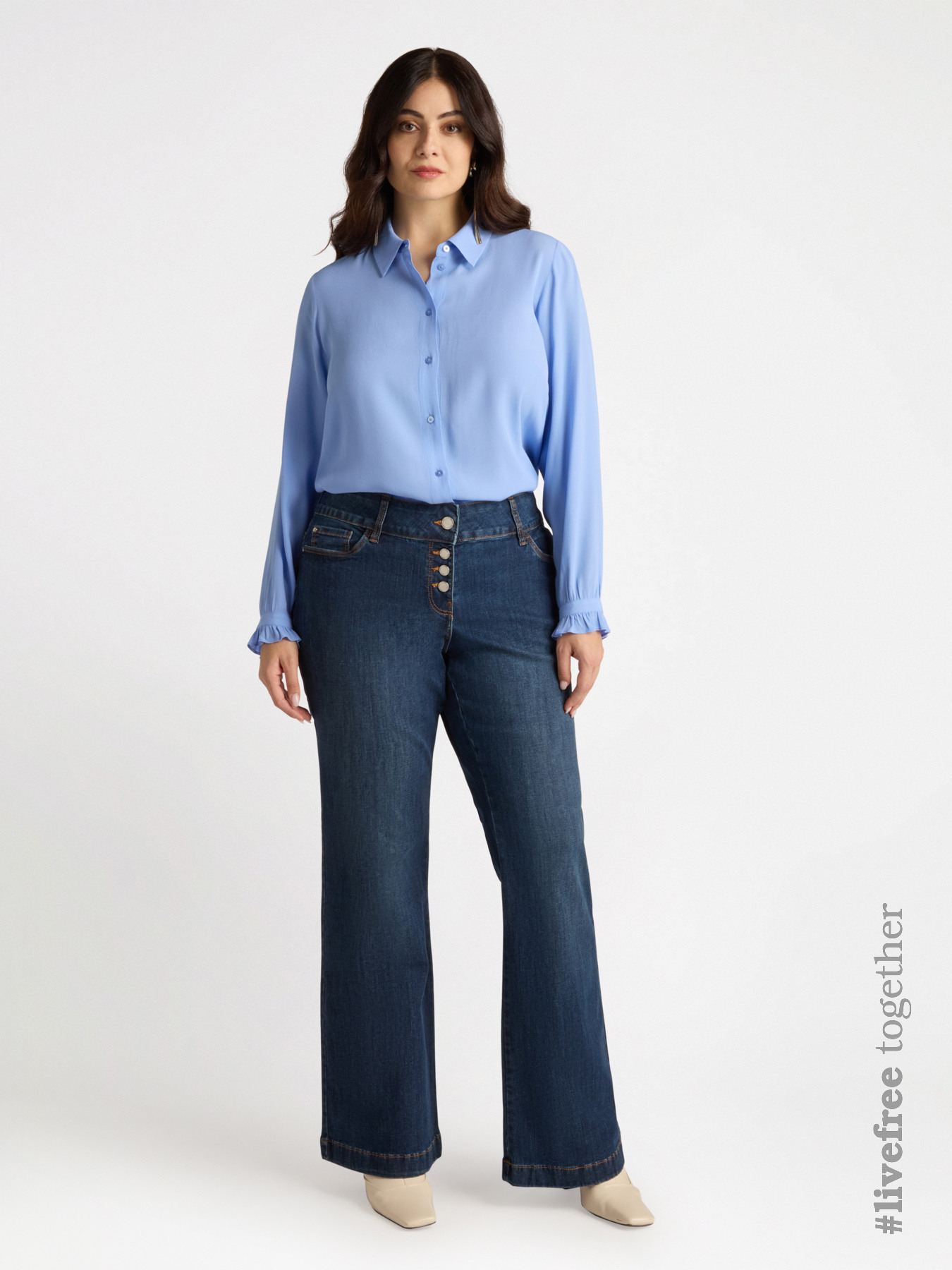 Jeans flare con bottoni image number 0