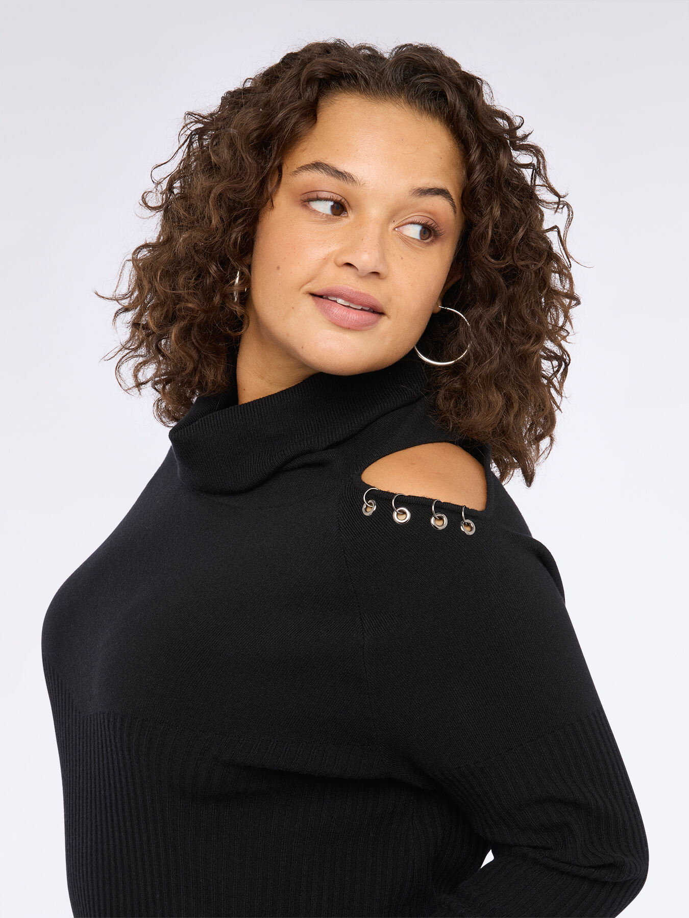 Camiseta con detalle cut out y ojales met&aacute;licos image number 4