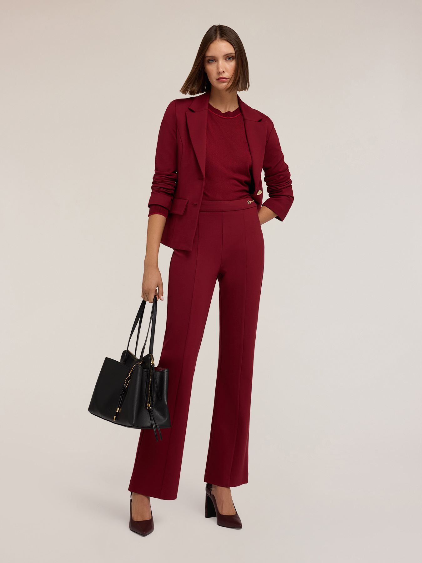 Pantalones acampanados con diseño de ojales image number 2