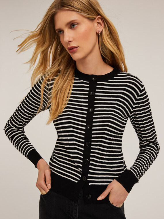 Dreidimensionaler gerippter Cardigan