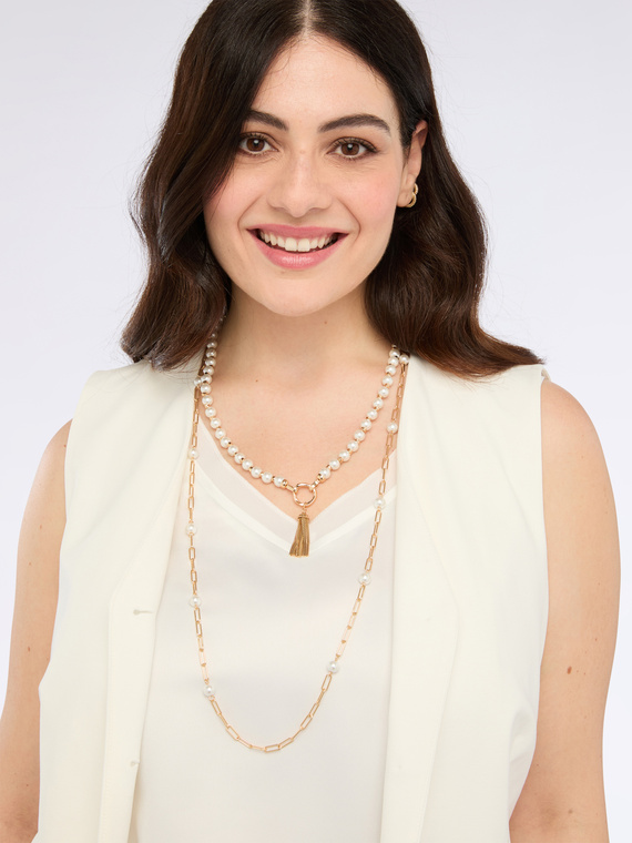 Collier multifilaire avec petit pompon