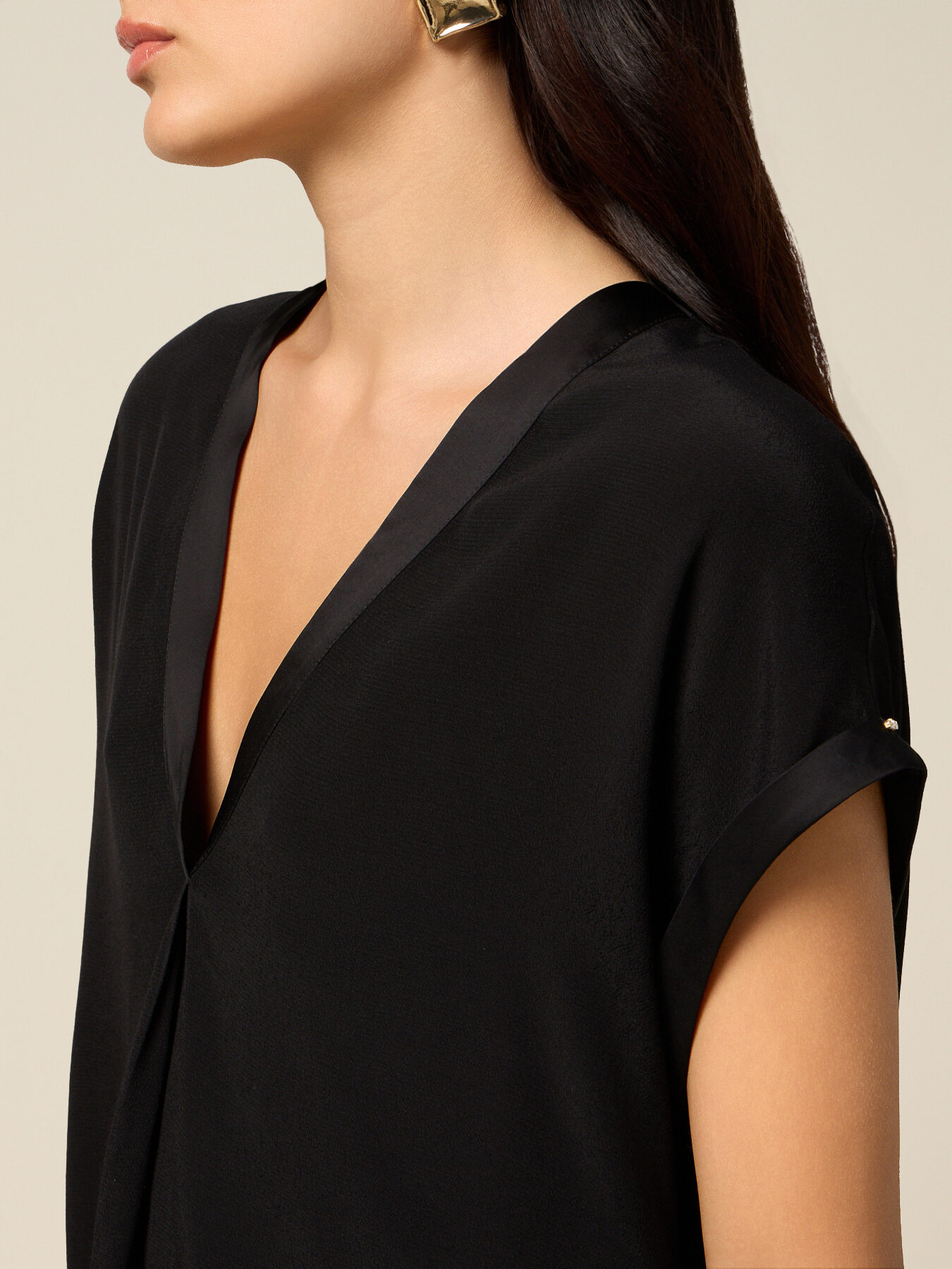 Blusa scollo a V in viscosa image number 2
