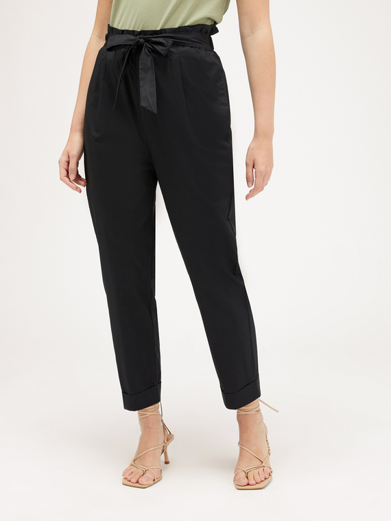 Karottenhose mit Gürtel
