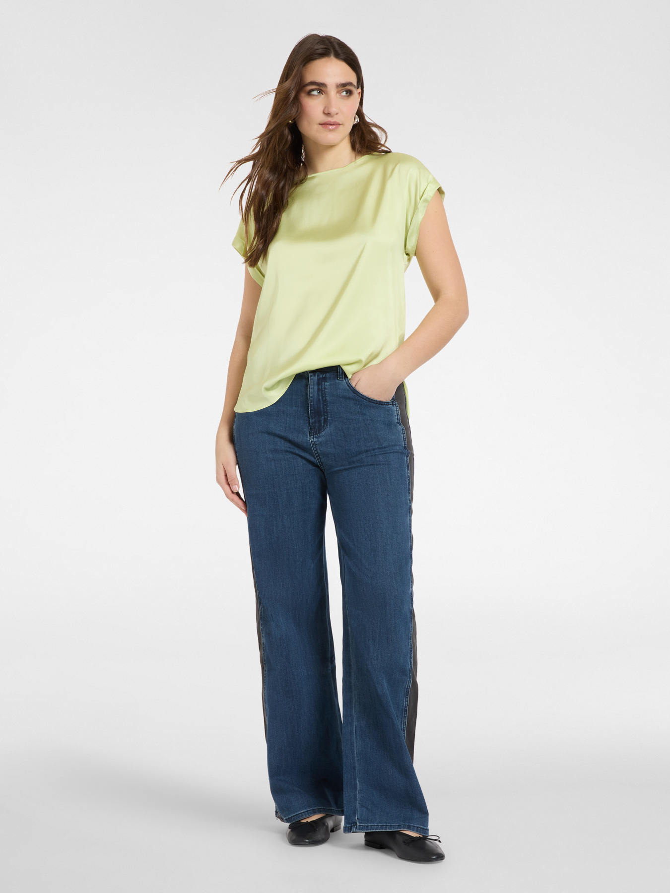 Bluse aus Satin image number 2